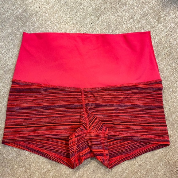 Lululemon reversible red pink shorts - Picture 3 of 4